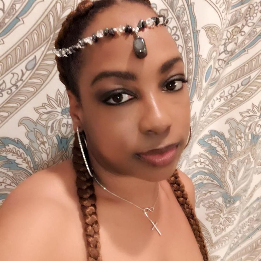 Meet your Posher, Akila